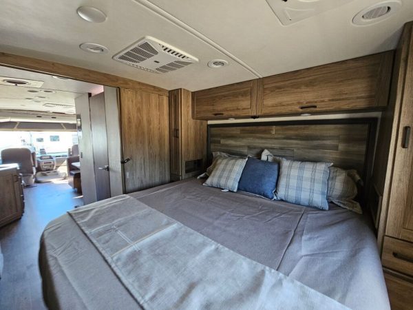 2025 Winnebago Vista 29N - Image 13