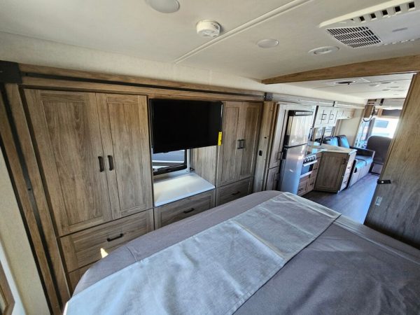 2025 Winnebago Vista 29N - Image 14