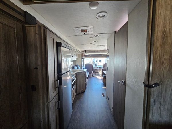 2025 Winnebago Vista 29N - Image 15