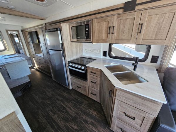 2025 Winnebago Vista 29N - Image 21