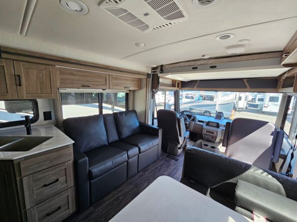 2025 Winnebago Vista 29N - Image 8