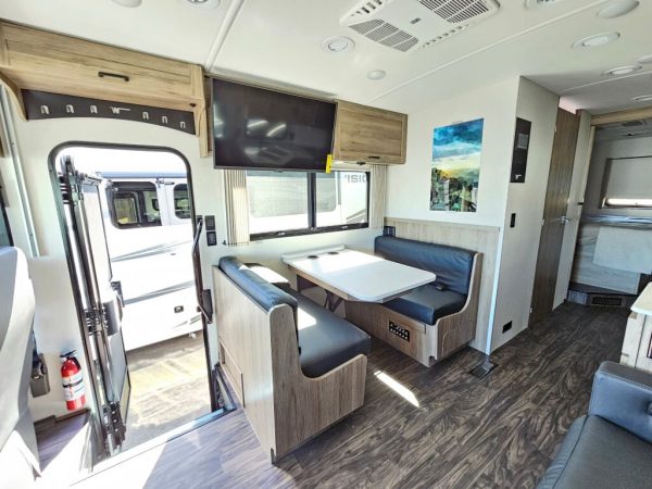 2025 Winnebago Vista 29N - Image 9