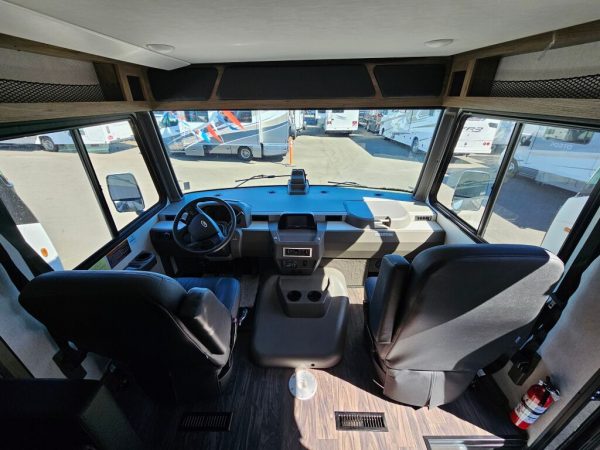2025 Winnebago Vista 29N - Image 10
