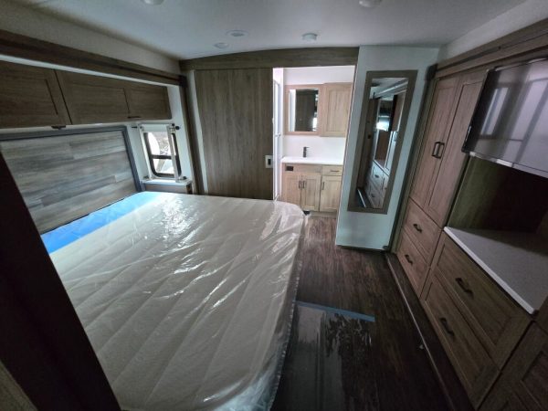 2025 Winnebago Vista 33K - Image 14