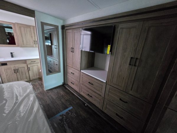 2025 Winnebago Vista 33K - Image 15