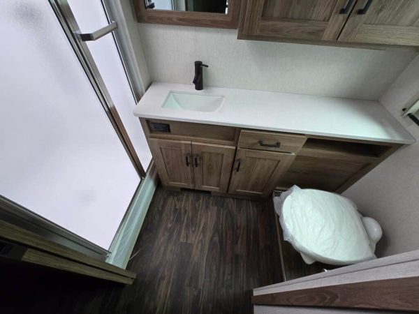 2025 Winnebago Vista 33K - Image 17