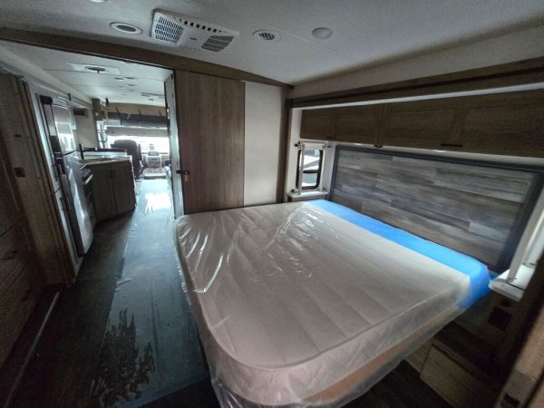 2025 Winnebago Vista 33K - Image 19