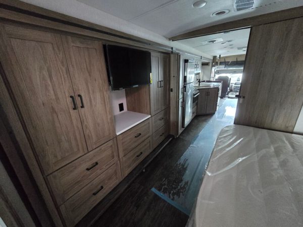 2025 Winnebago Vista 33K - Image 20