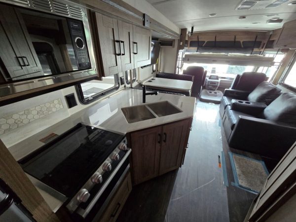 2025 Winnebago Vista 33K - Image 22