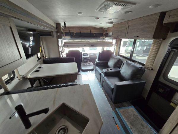 2025 Winnebago Vista 33K - Image 23