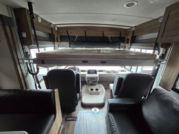 2025 Winnebago Vista 33K - Image 6