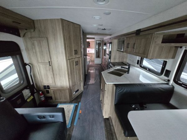 2025 Winnebago Vista 33K - Image 9