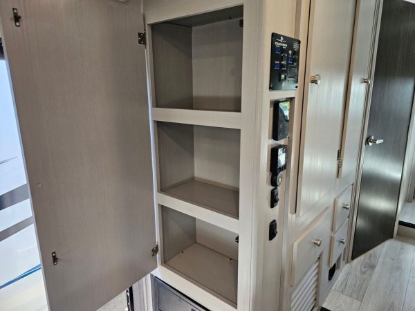 2026 Coachmen Freelander 26DS - Image 24