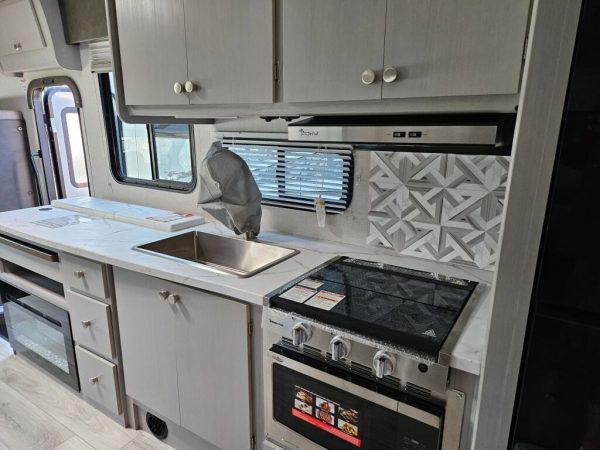 2026 Coachmen Freelander 31MB - Image 17