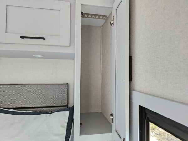 2026 Coachmen Pursuit 27XPS - Image 32