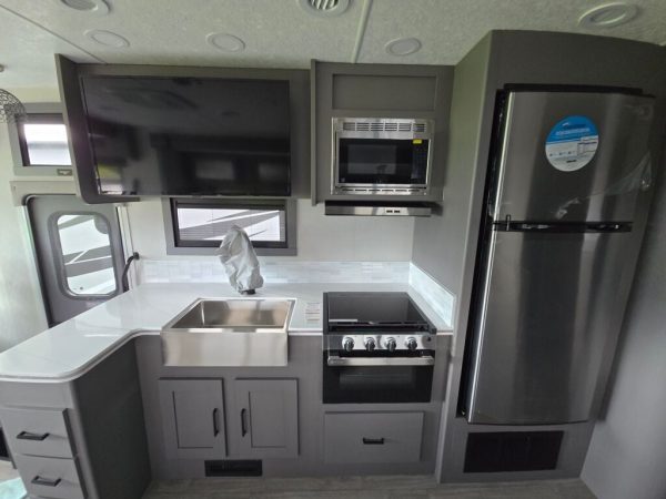 2026 Coachmen Pursuit 31ES - Image 18