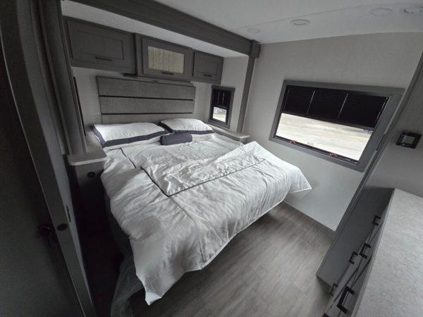 2026 Coachmen Pursuit 31ES - Image 24