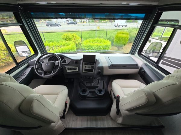 2026 Coachmen Pursuit 31ES - Image 9