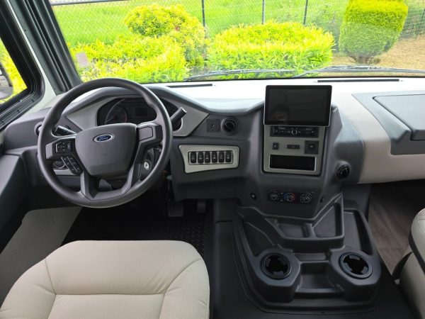 2026 Coachmen Pursuit 31ES - Image 10