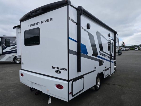 2026 Forest River Sunseeker LE 2250SLE - Image 8