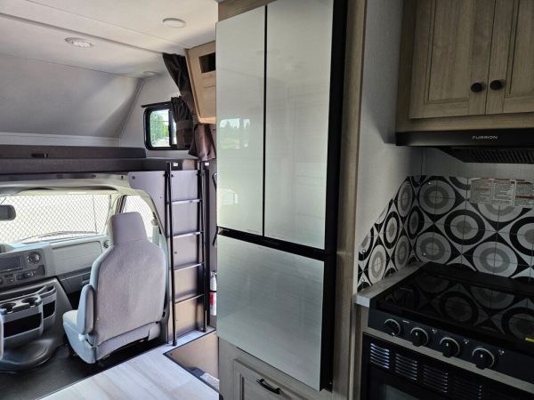 2026 Forest River Sunseeker LE 2550DSLE - Image 18