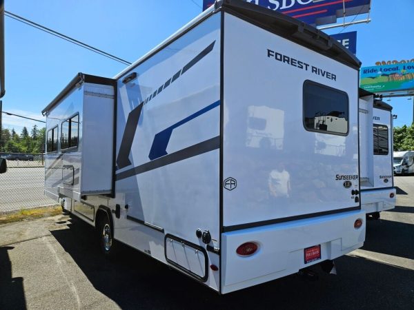 2026 Forest River Sunseeker LE 2550DSLE - Image 3