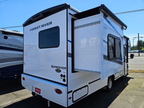 2026 Forest River Sunseeker LE 2550DSLE - Image 5