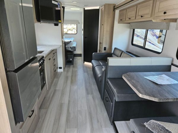 2026 Forest River Sunseeker LE 2550DSLE - Image 9