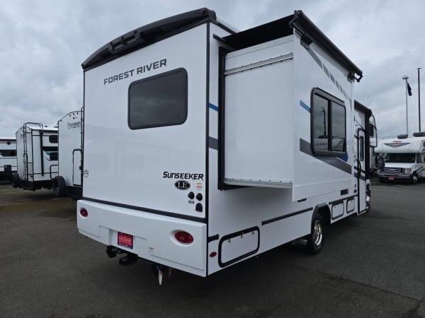 2026 Forest River Sunseeker LE 2550DSLE - Image 8