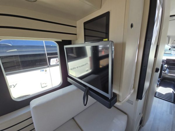 2026 Pleasure-Way Ontour 2 - Image 18