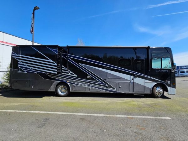 2026 Thor Motor Coach Luminate GG35 - Image 2