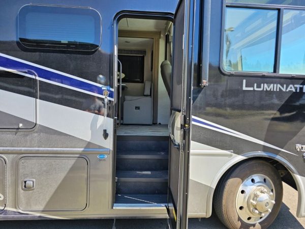 2026 Thor Motor Coach Luminate GG35 - Image 16