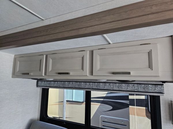 2026 Thor Motor Coach Luminate GG35 - Image 19