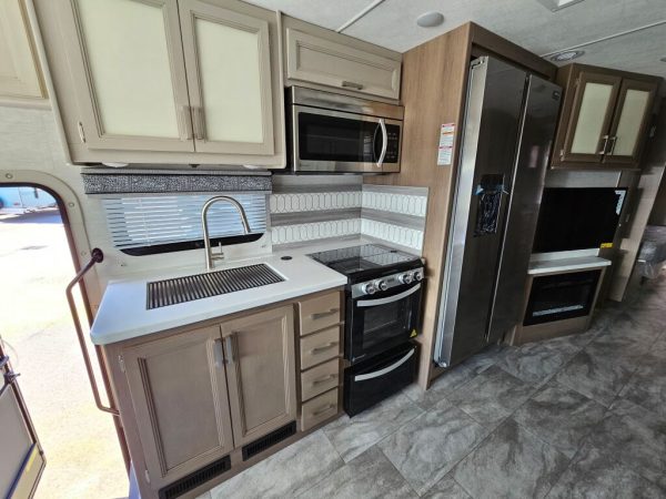 2026 Thor Motor Coach Luminate GG35 - Image 22