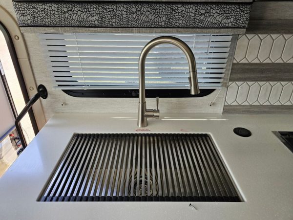 2026 Thor Motor Coach Luminate GG35 - Image 23