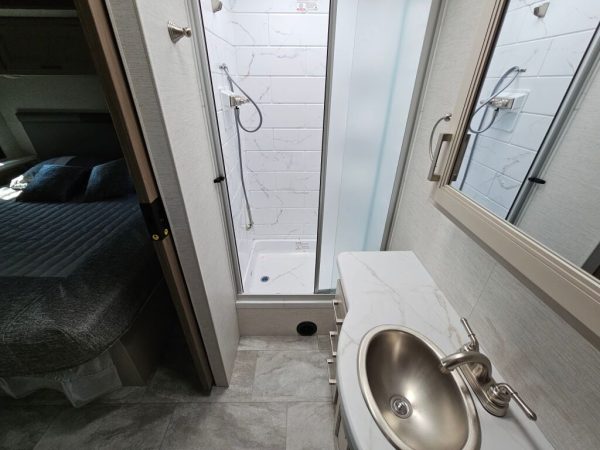 2026 Thor Motor Coach Luminate GG35 - Image 37