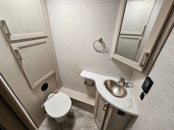 2026 Thor Motor Coach Luminate GG35 - Image 38