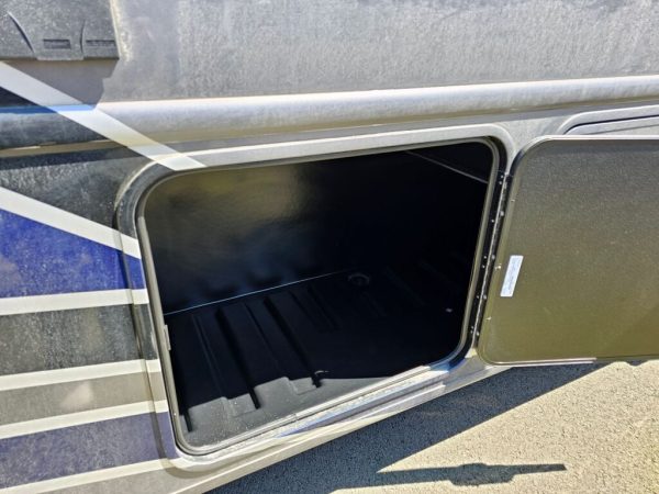 2026 Thor Motor Coach Luminate GG35 - Image 9