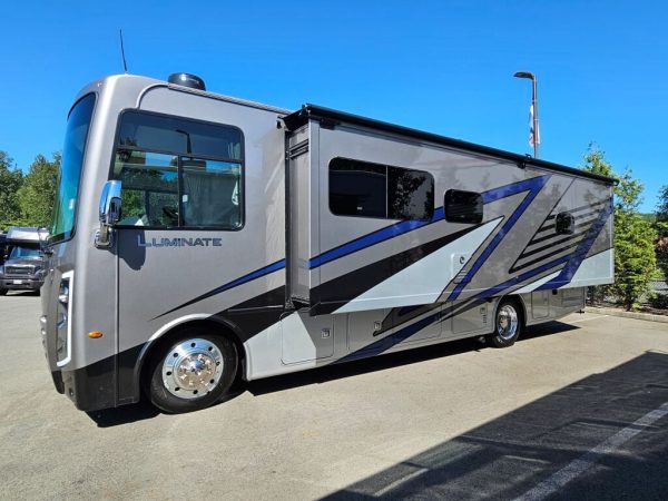 2026 Thor Motor Coach Luminate MM30 - Image 2