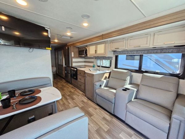 2026 Thor Motor Coach Luminate MM30 - Image 18