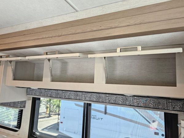 2026 Thor Motor Coach Luminate MM30 - Image 21