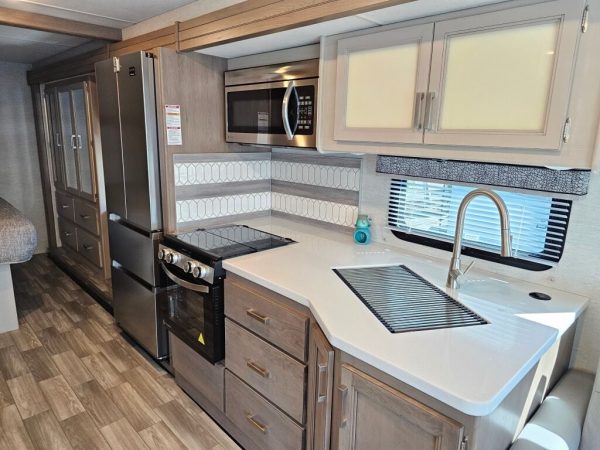 2026 Thor Motor Coach Luminate MM30 - Image 22