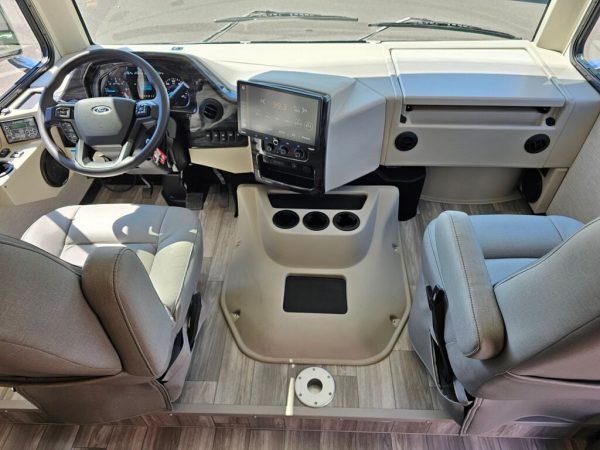 2026 Thor Motor Coach Luminate MM30 - Image 40