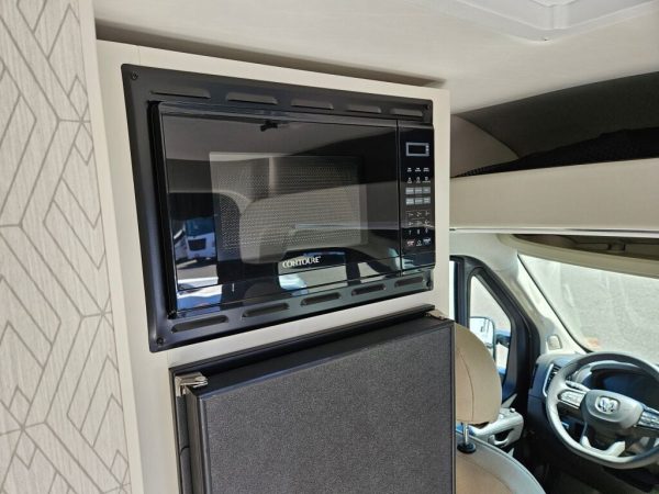 2026 Thor Motor Coach Sequence 20U - Image 15