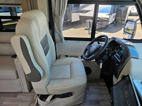 2026 Thor Motor Coach Vegas 24.1 - Image 36
