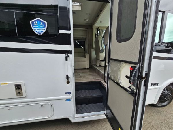 2026 Thor Motor Coach Vegas 26.2 - Image 15