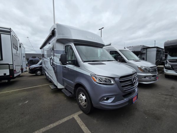 2026 Tiffin Motorhomes Wayfarer 25XLW - Image 2