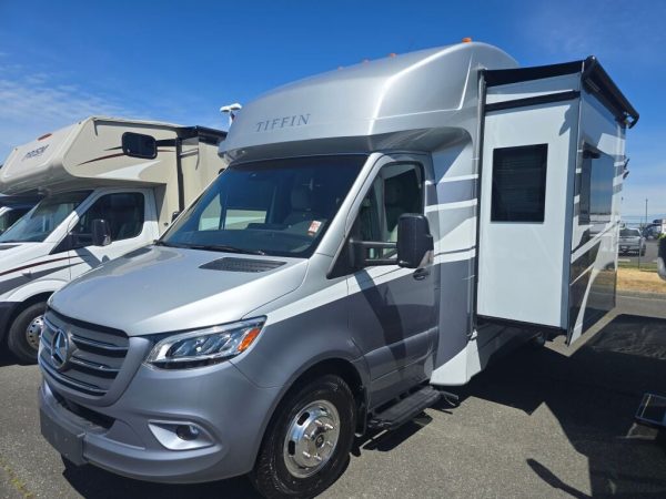 2026 Tiffin Motorhomes Wayfarer 25XLW - Image 3