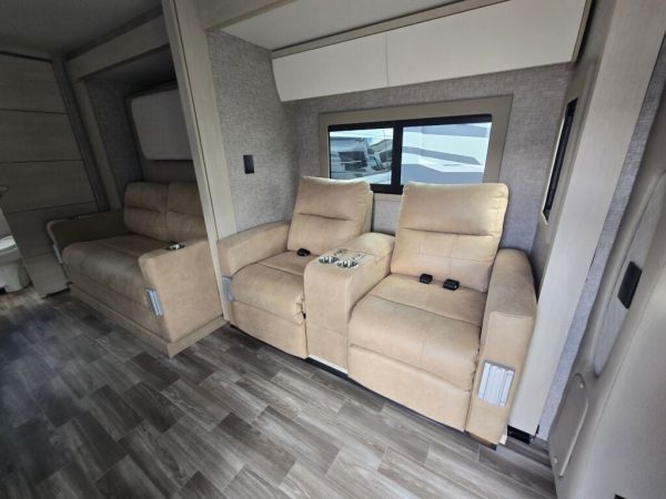 2026 Tiffin Motorhomes Wayfarer 25XRW - Image 7