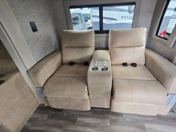 2026 Tiffin Motorhomes Wayfarer 25XRW - Image 10